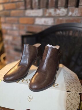 LifeStride Lorelai Women’s Brown Leather Ankle Boots Shock Absorption 10M NIB